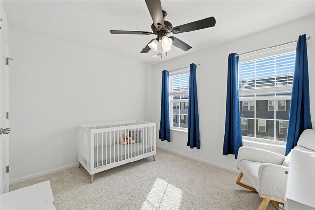 Building Photo - Beautifully UPDATE Townhome FOR LEASE