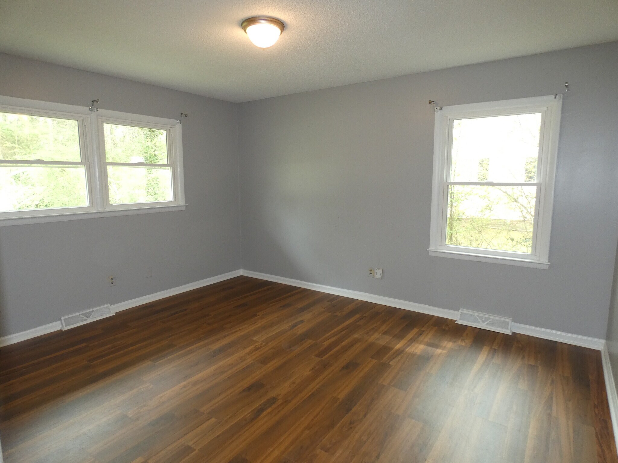 Building Photo - 5800 Meadowbrook Rd