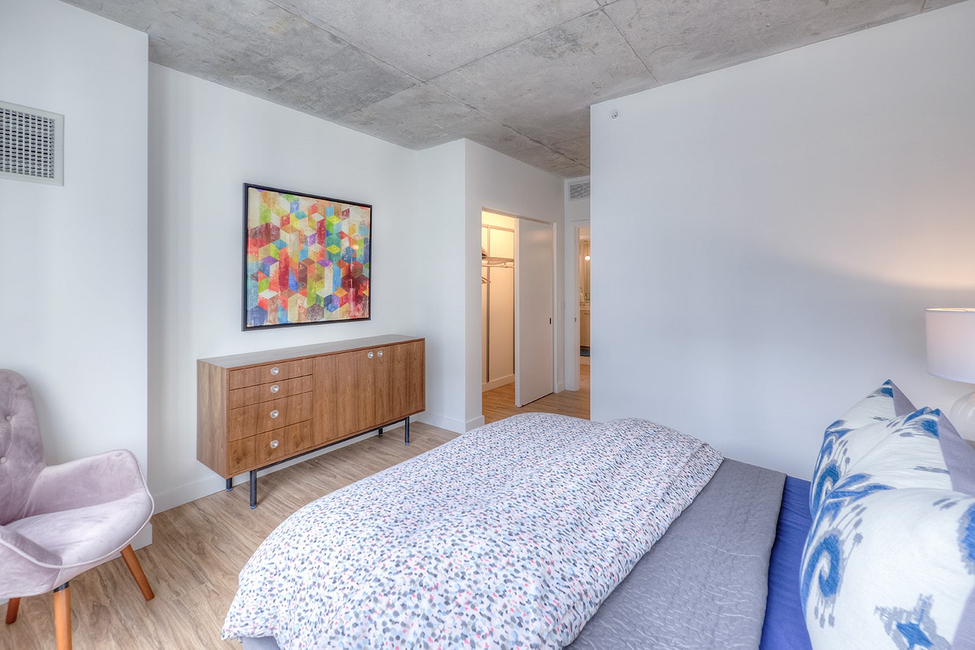 Building Photo - 150 N Desplaines St