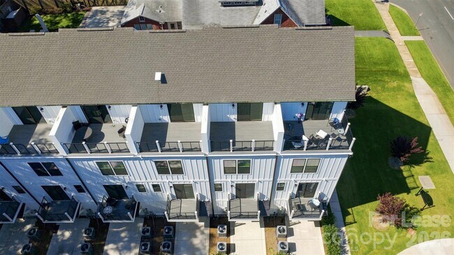 Building Photo - 1405 Kenilworth Ave
