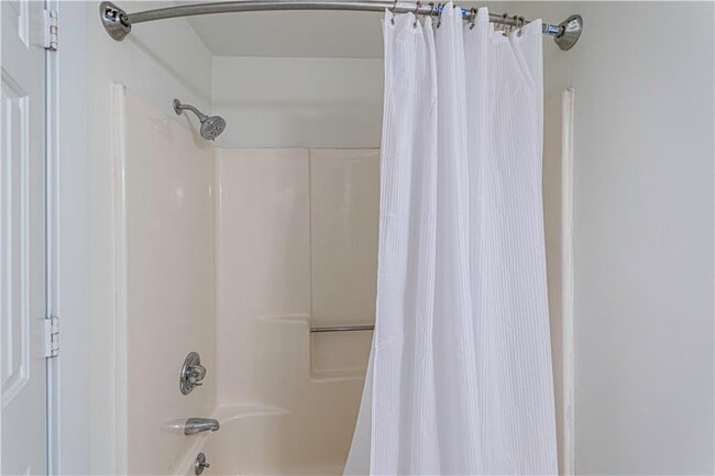 Building Photo - 815 Edgewood Ave NE