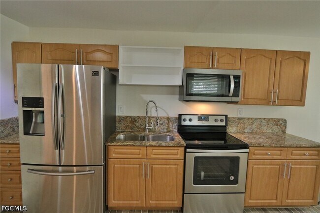 Building Photo - 11 California Rd