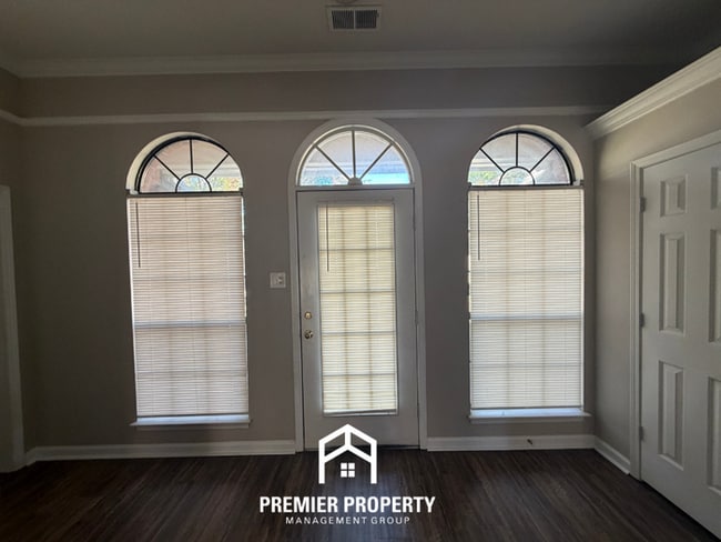 Building Photo - 6351 Oak Walk Ln