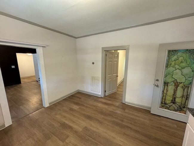 Building Photo - Charming Hillsborough Ranch!