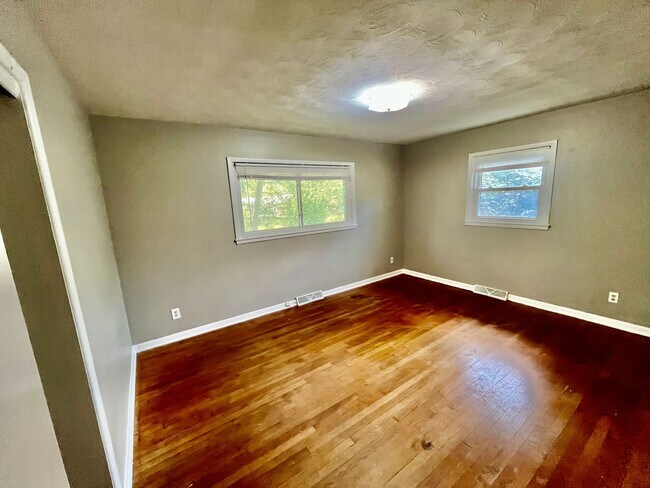 Building Photo - 2062 E Elm St