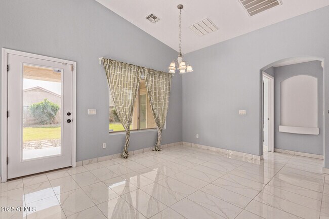 Building Photo - 5023 W Lynne Ln