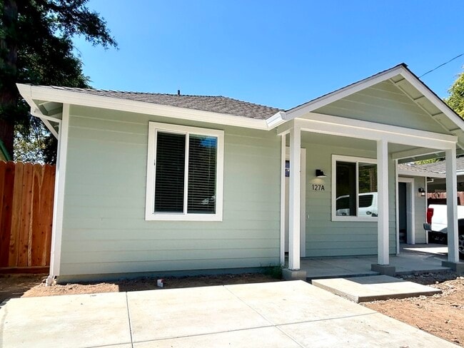 Building Photo - Beautiful 2bd/1ba 900 sq. ft. ADU in Roseville! Own private driveway! SOLAR!