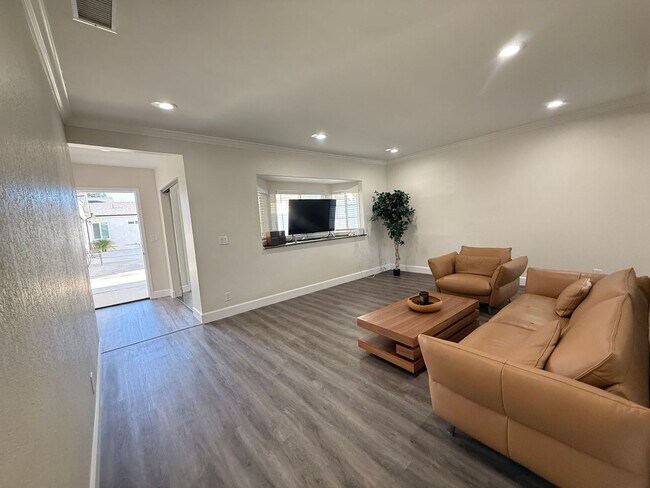 Building Photo - Secluded 3/2 in the heart of Sylmar