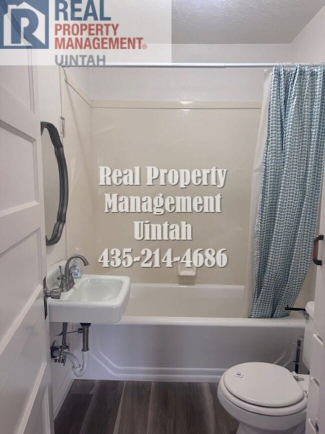 Building Photo - RENT AND DEPOSIT HAS BEEN REDUCED!! 4 bedr...