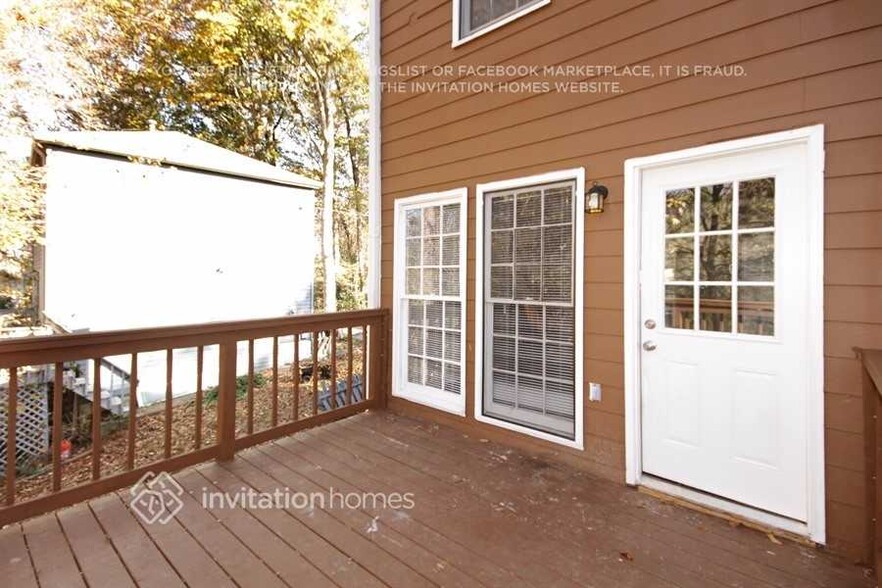 Building Photo - 396 Shamrock Ct