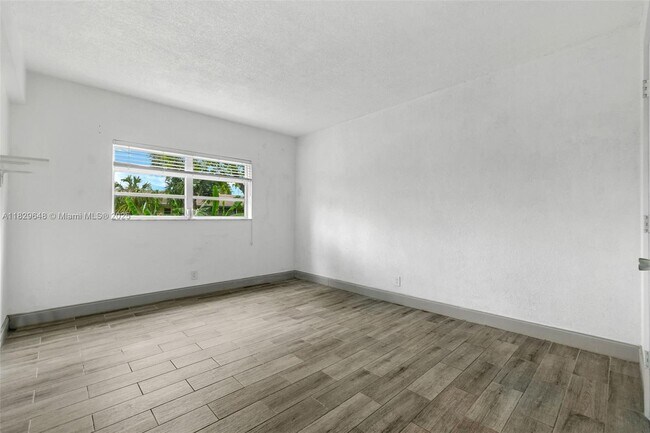 Building Photo - 5800 Margate Blvd