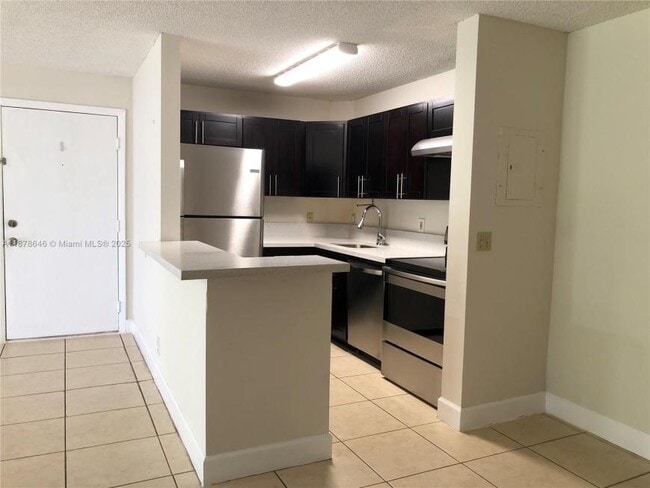Building Photo - 2 bedroom in Plantation FL 33324