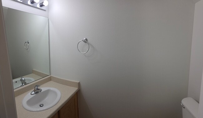 Building Photo - LEASE TAKEOVER - 3 Bed, 1.5 bath townhome available in the Vallinda Community