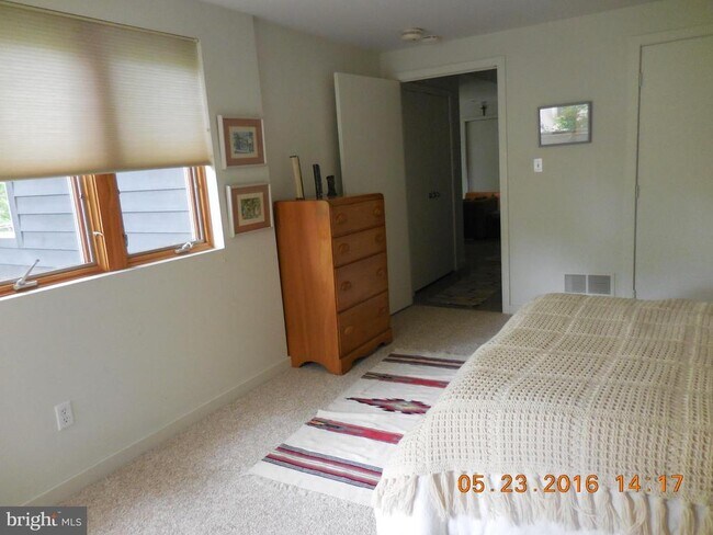 Building Photo - 8 Azalea Ln