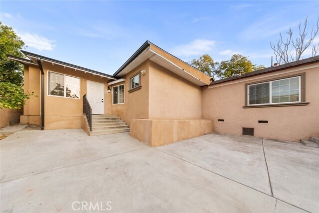 Building Photo - 10554 Plainview Ave