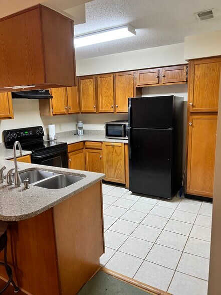 Building Photo - 3636 Greenacres Place Dr