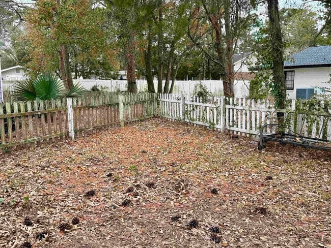 Building Photo - 911 Charles St