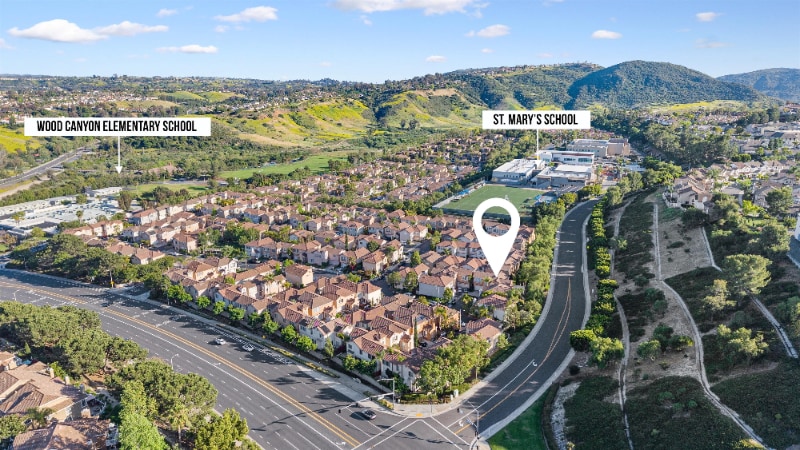 Building Photo - 5 Salto