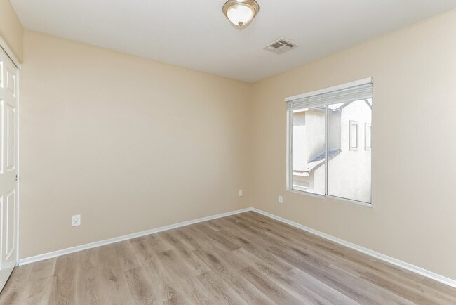 Building Photo - 921 Sunny Acres Ave