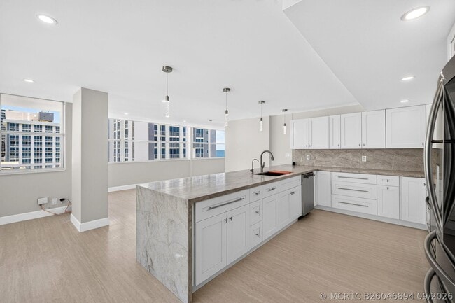 Building Photo - 209 N Fort Lauderdale Beach Blvd