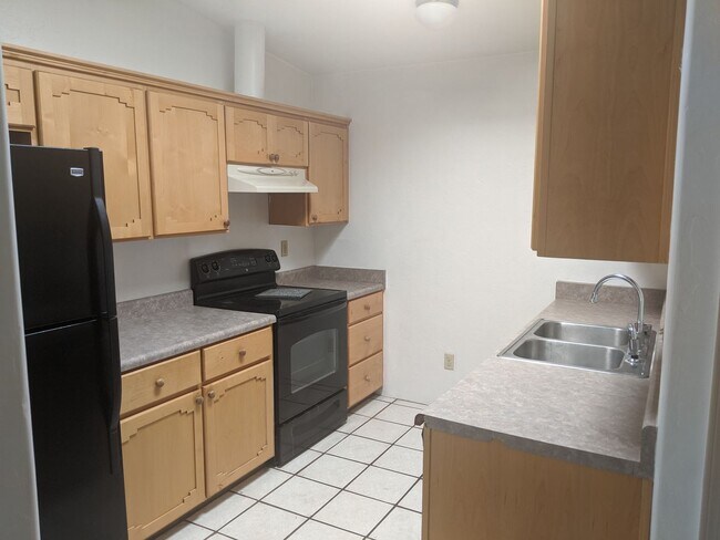Building Photo - 2 Bedroom and 2 Bath Unit in a Five Plex