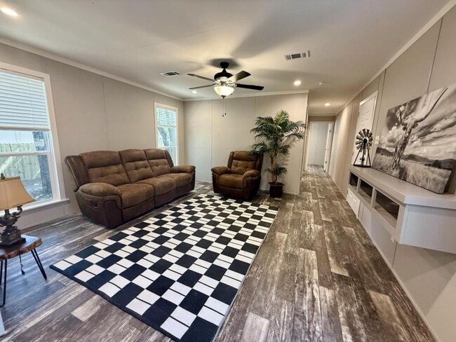 Building Photo - 1808 Sheila Dr