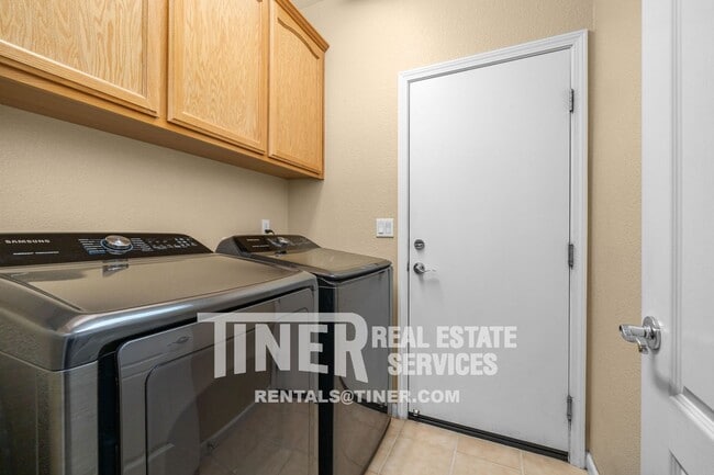 Building Photo - Introducing a charming new home in Folsom