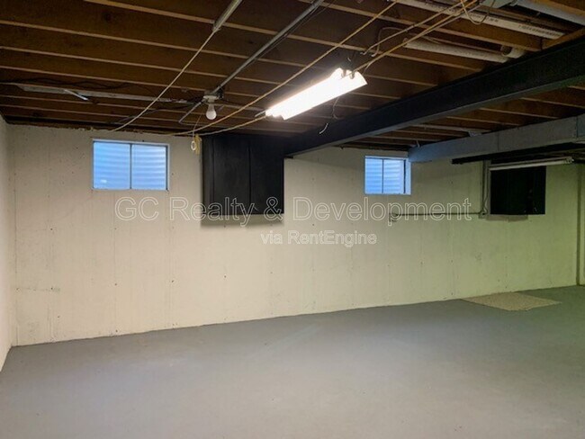 Building Photo - 87 W Surrey Ln