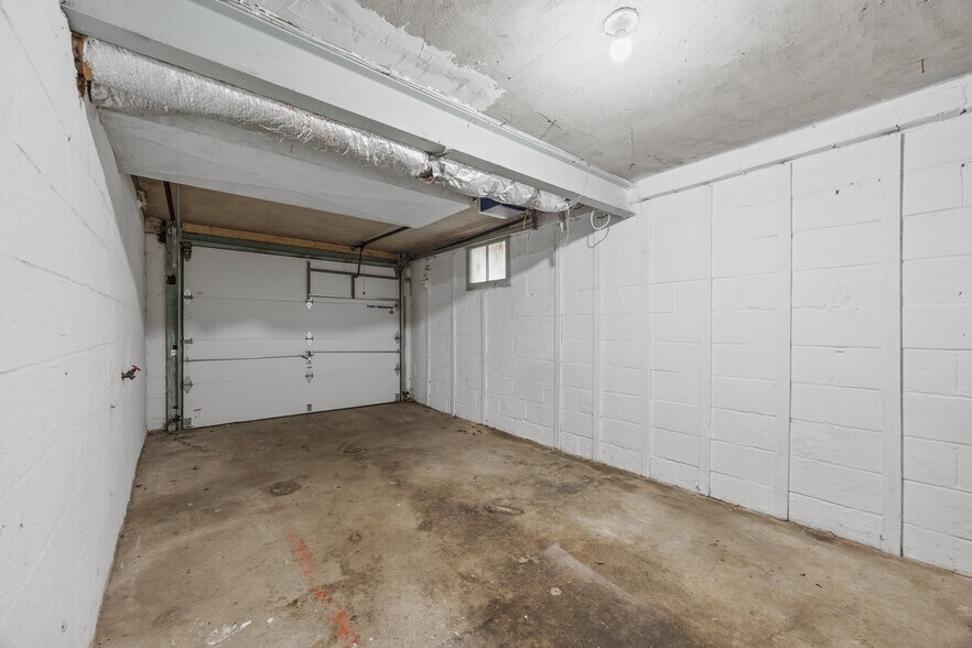 Building Photo - 28 Hillman St
