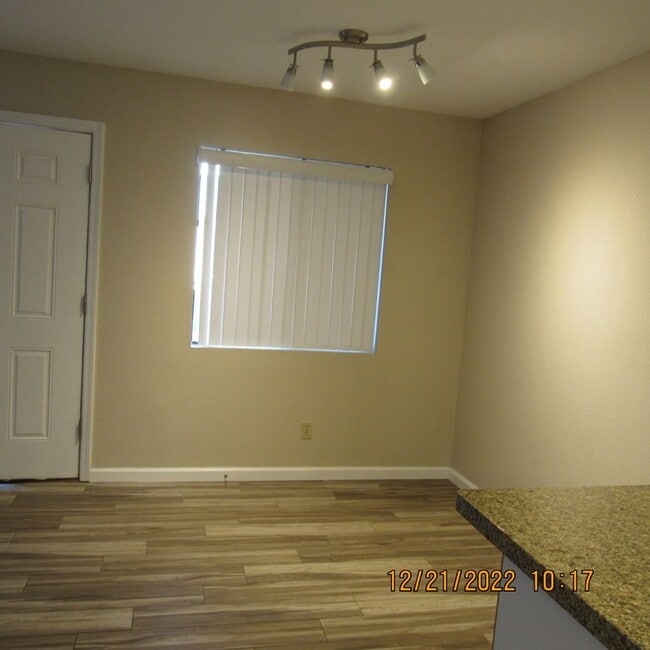 Building Photo - Studio/Condo Recently updated