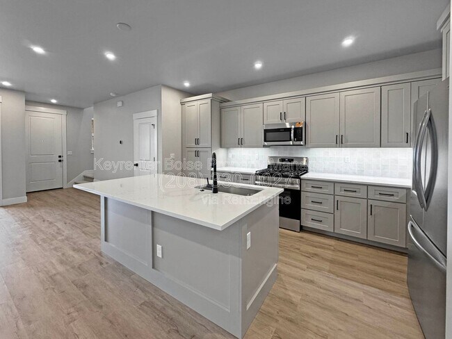 Building Photo - 160 S Koyukuk Ave