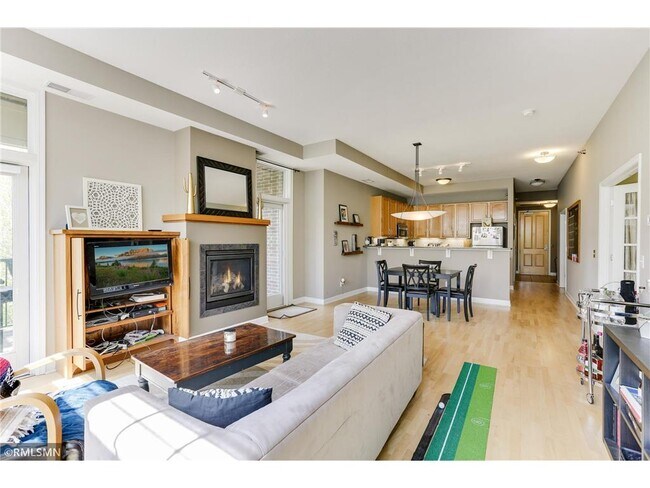 Building Photo - 851 River Mews Ct