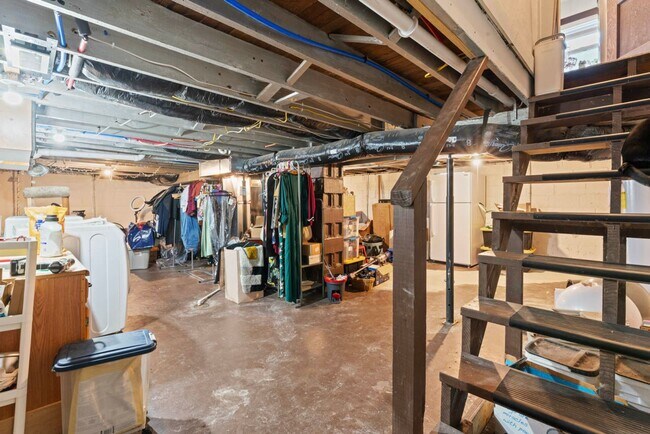 Building Photo - 1523 E 49th St