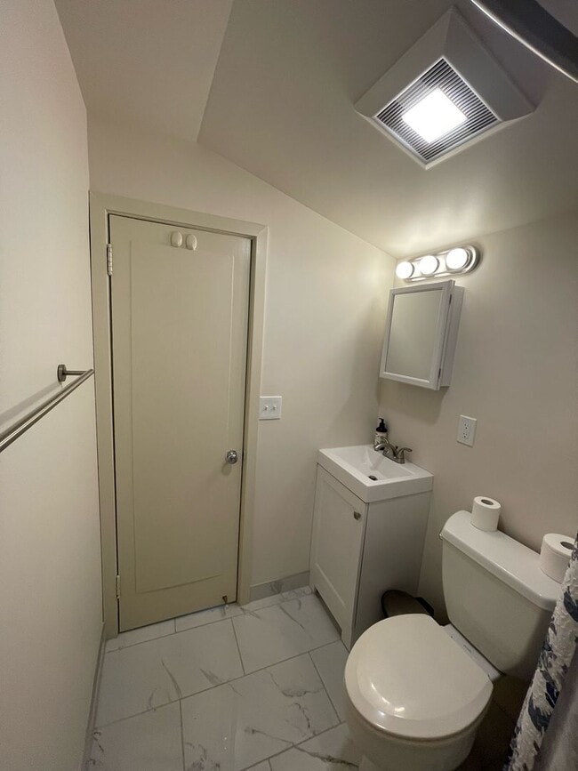 Building Photo - 120 SE 2nd St