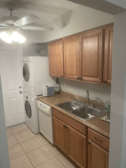 Building Photo - 240 SW 7th St