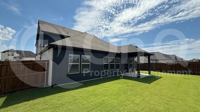 Building Photo - 685 Briar Dr