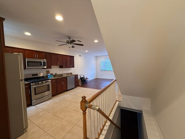 Building Photo - Newly Renovated Triplex East Passyunk
