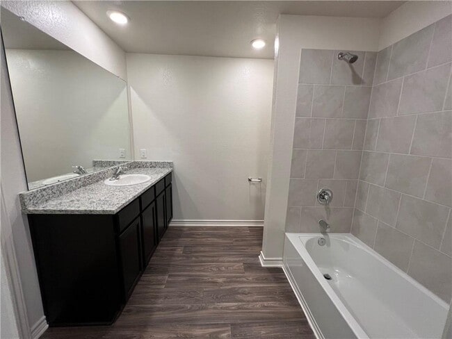 Building Photo - 364 Crescent Park Dr