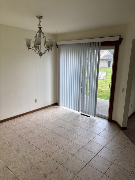 Building Photo - 308 Lexington Dr