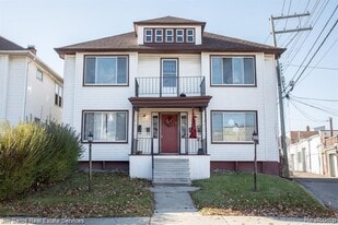 Building Photo - 1463 Beaconsfield Ave