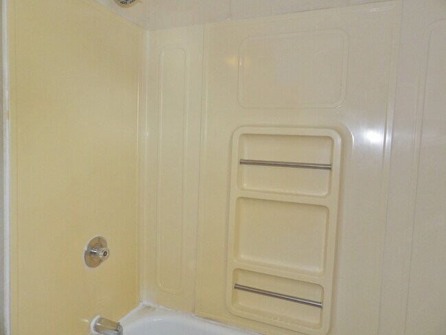 Building Photo - 3 Bedrooms | 2 Bathrooms Near UofM