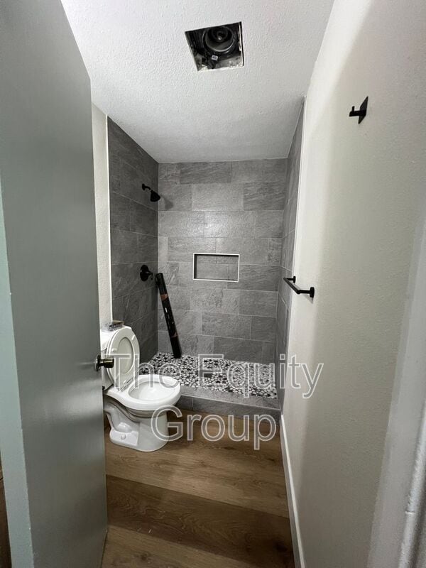 Building Photo - 786 E North Way