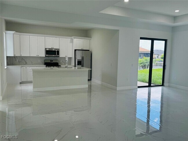 Building Photo - 1005 SW 11th Ct