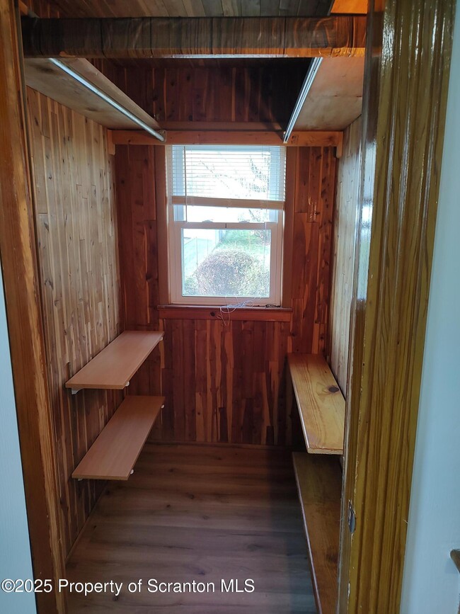 Building Photo - 1023 Carmalt St