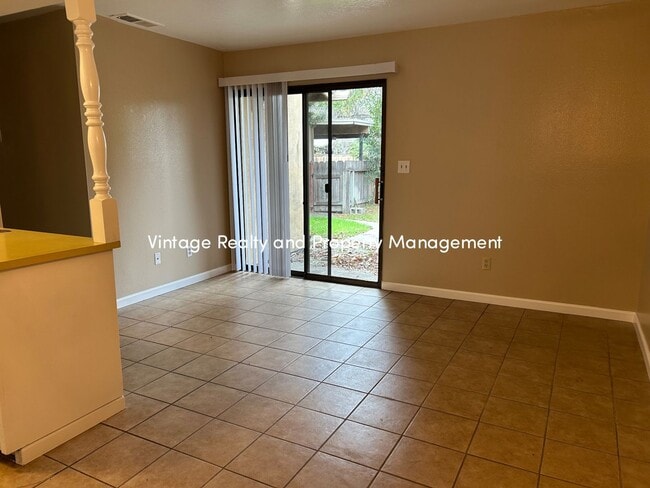 Building Photo - Back On The Rental Market Nice Cozy 3 Bedroom Half Plex Home!!!