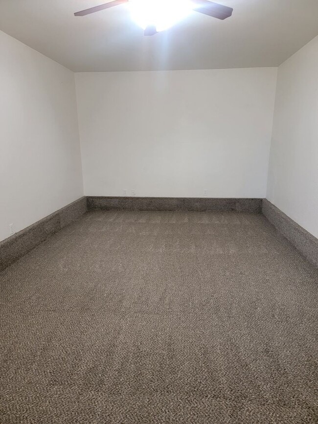 Building Photo - Spacious Spanaway rambler with covered patio and fenced yard.