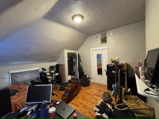 Building Photo - 26 Conklin St