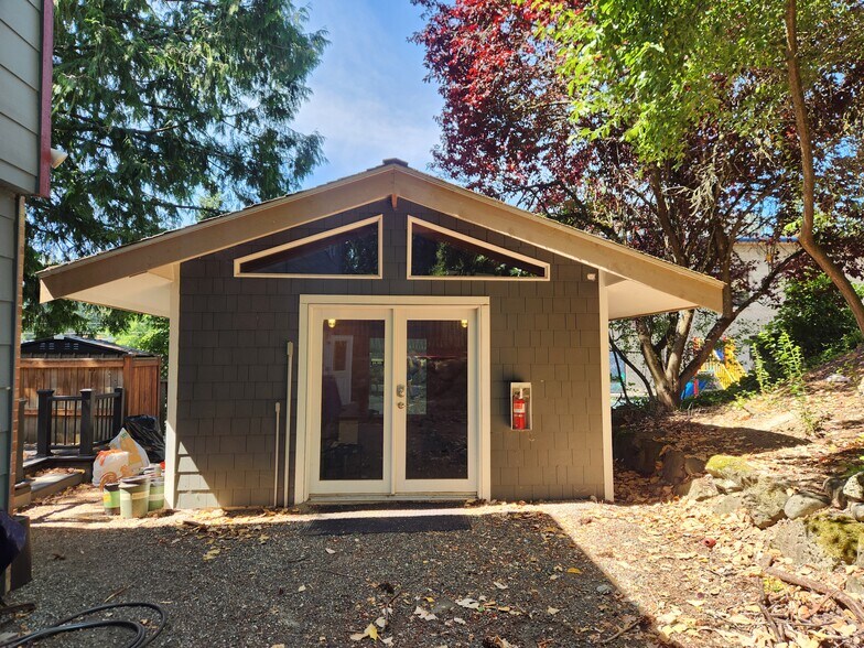 Building Photo - 1510 NE 170th St