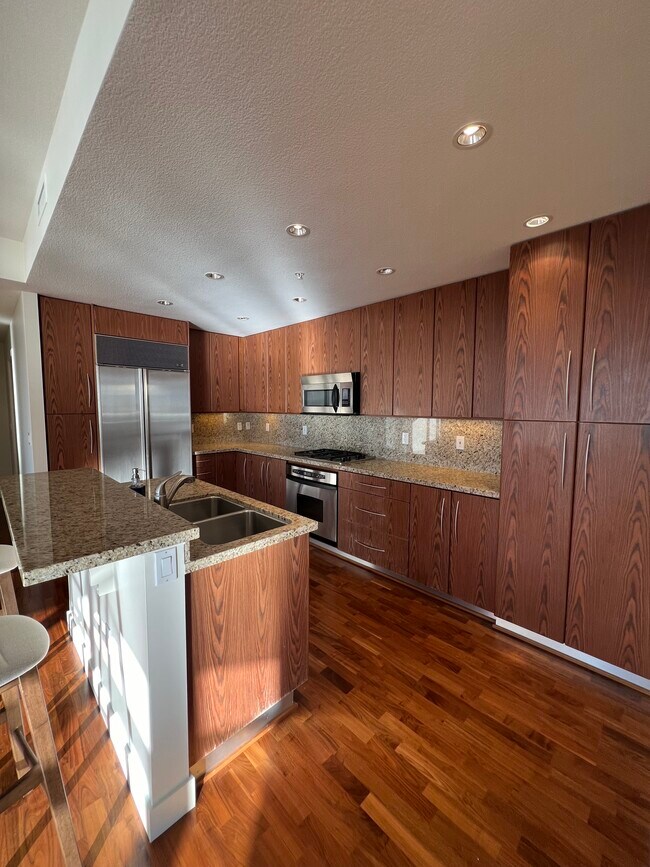 Building Photo - 700 W Harbor Dr