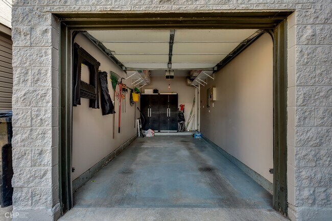 Building Photo - 750 N Willard Ct